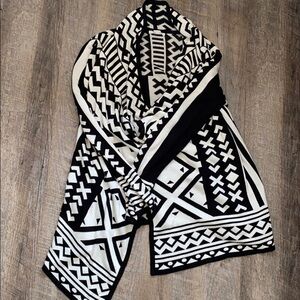 Black & White Design Draped Open Cardigan